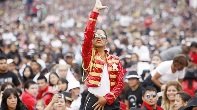 La mayor cantidad de personas bailando Thriller