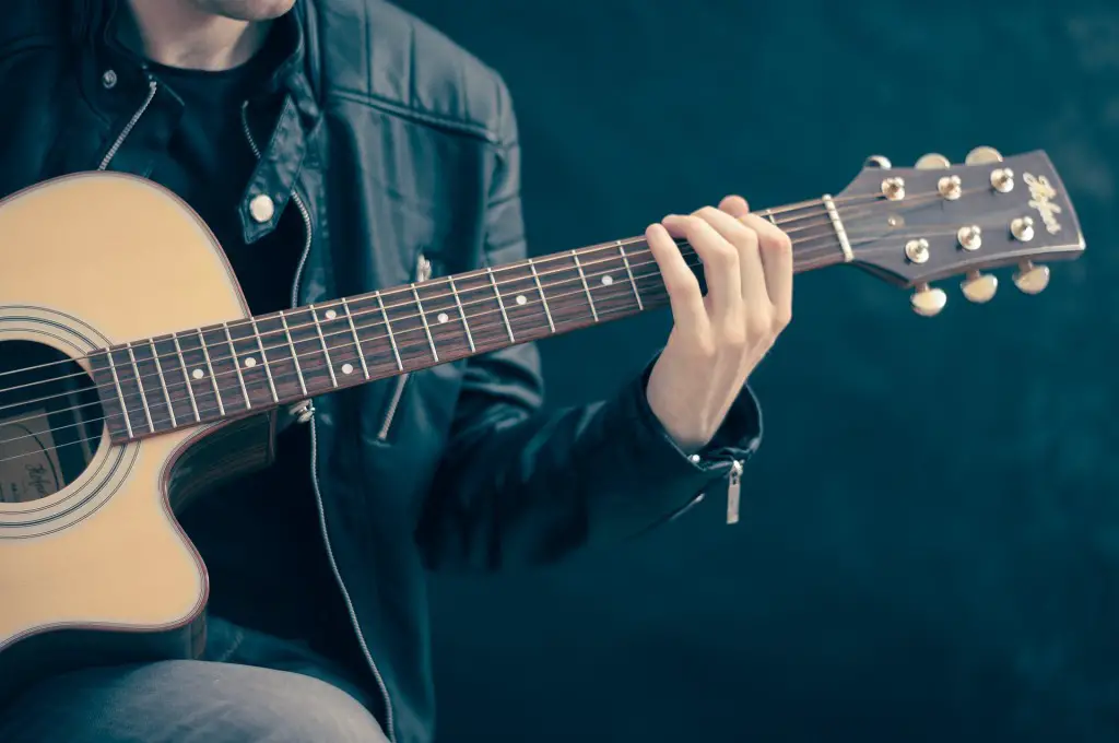 Aprende piano y guitarra Aprende piano y guitarra