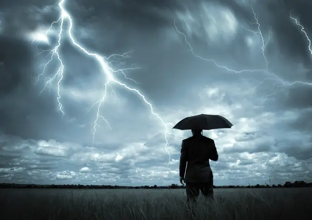 Cómo evitar ser alcanzado por un rayo durante una tormenta eléctrica