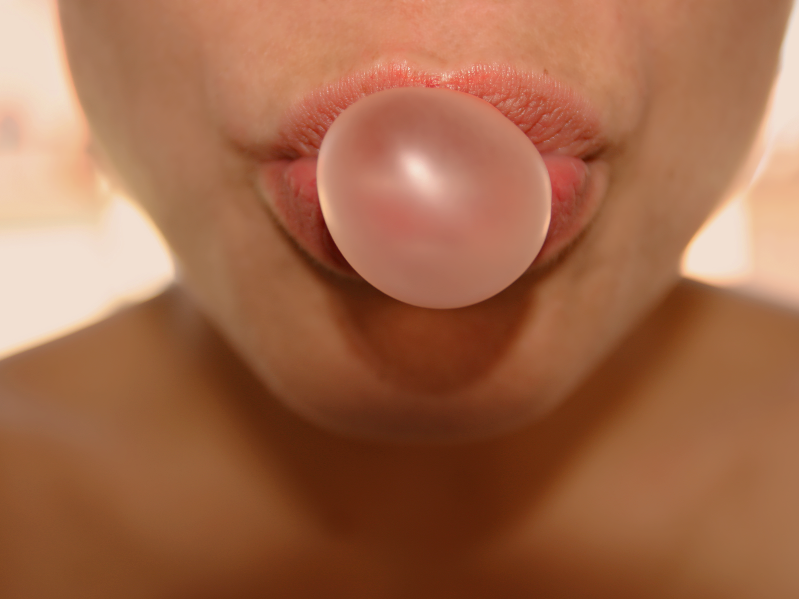 chicle ¿ Cómo se puede quitar el chicle pegado en la ropa ?