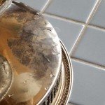 ¿ Cómo se pueden restaurar las antigüedades de metal ?