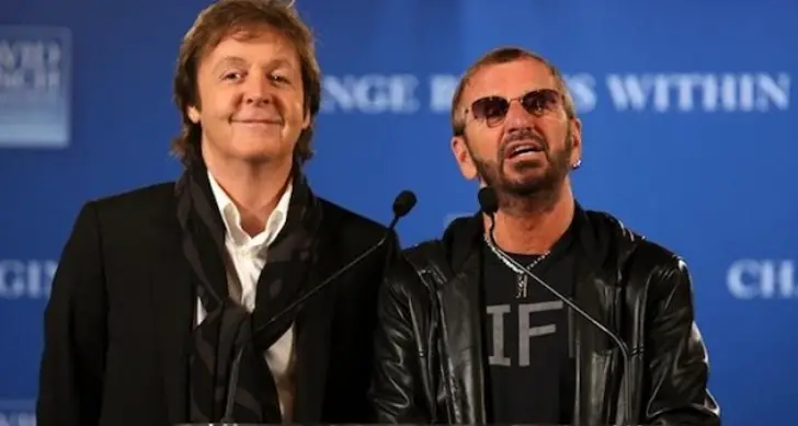 Los premios Grammy juntaron a dos leyendas: Paul McCartney y Ringo Starr tocaron juntos