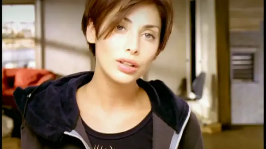 natalie imbruglia torn