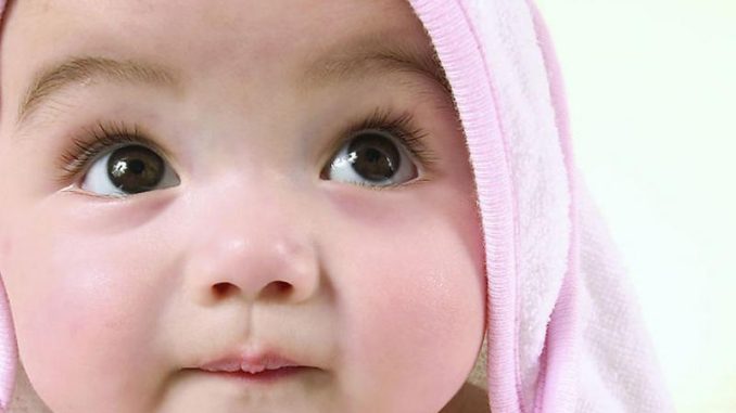 Beneficios para el bebé del método canguro Beneficios para el bebé del método canguro