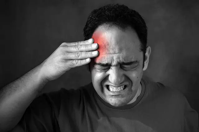 Una vez que el dolor de cabeza de migraña se establece, cualquier tipo de información sensorial se vuelve insoportable