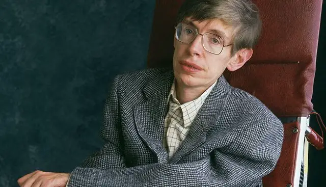 El científico Stephen Hawking sufre de ELA