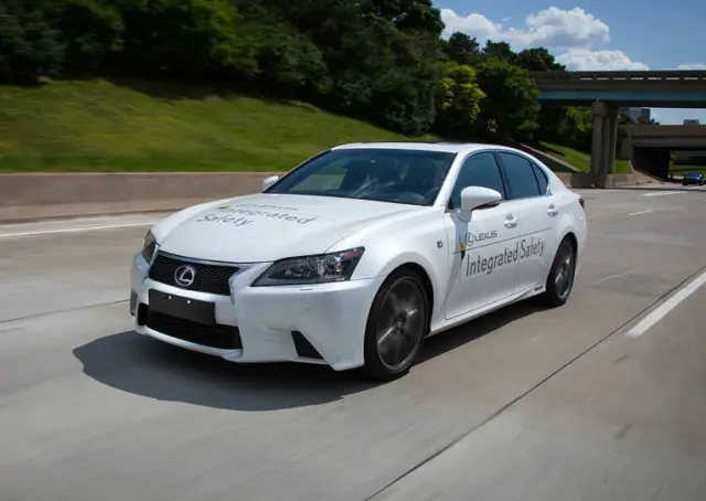 Toyota también incusiona en un modelo de auto que conduce solo