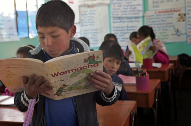 ¿Qué es la Educación Intercultural bilingüe? 1 hablar de una educación bilingüe intercultural en América Latina