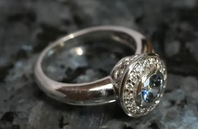 Los 7 negocios más extraños y raros del mundo (Parte II) 2 #3 Diamantes con restos humanos