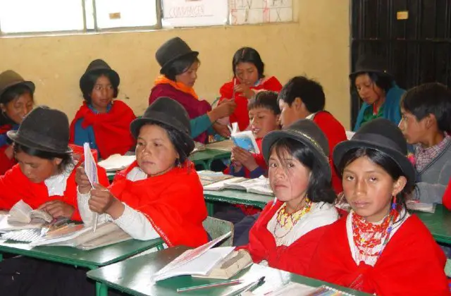 ¿Qué es la Educación Intercultural bilingüe? 2 la EIB de doble vía