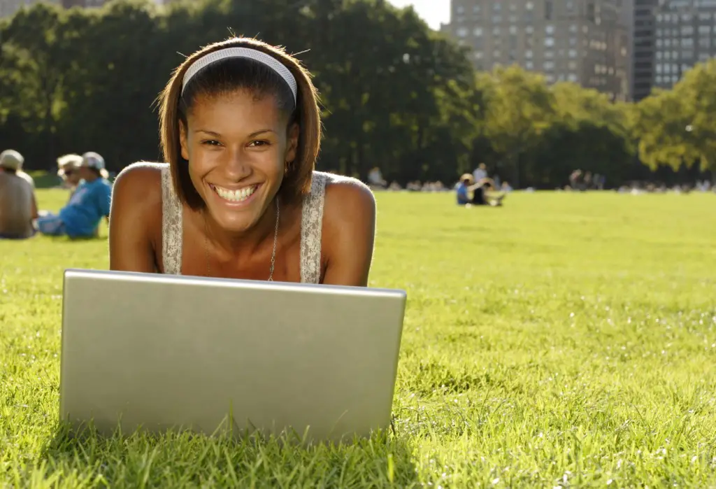 Cómo crear un blog para estudiantes universitarios 1 Asegúrate de tener presencia en Google para tener más éxito