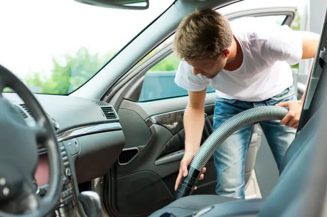 auto microbios limpiar el coche