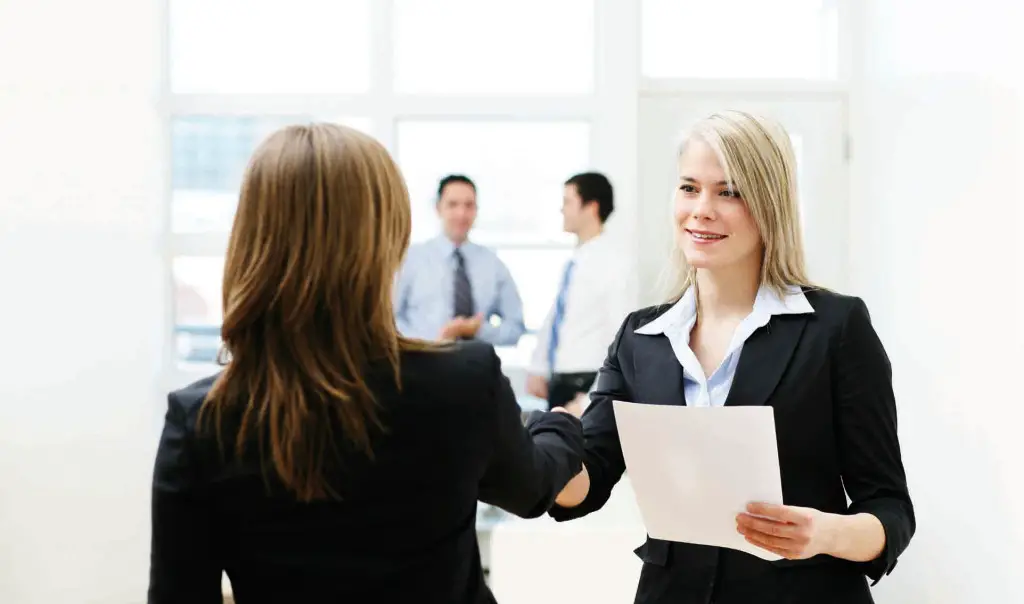 Cinco consejos para sobrevivir a la primera semana de trabajo 1 #3 Llega con la mente abierta y predisposición