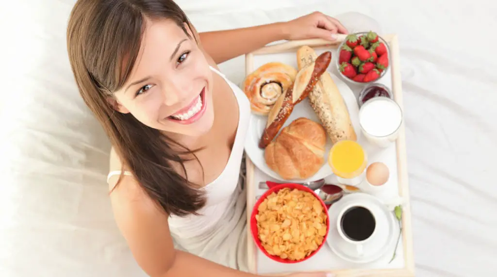 Cinco consejos para combatir los antojos por estrés 1 #3 Toma un buen desayuno