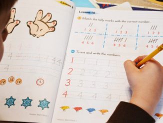 Cinco consejos para hacer las tareas con tus hijos