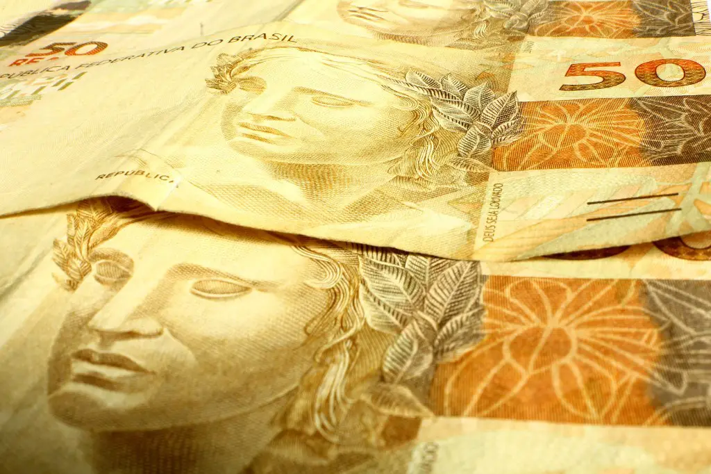 3. Obtiene moneda local a través del cajero automático