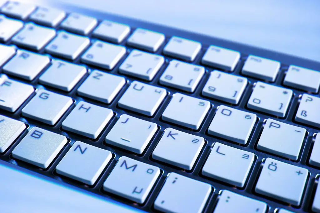 Consejos para luchar contra la obsolescencia programada de tu computadora 1 #3. Limpia el teclado