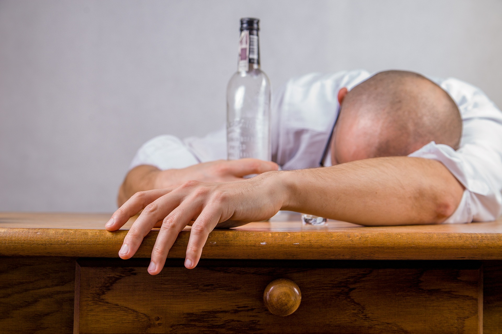 Cómo saber si las salidas nocturnas se han convertido en un problema para tu salud Cómo saber si las salidas nocturnas se han convertido en un problema para tu salud