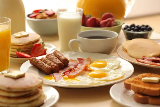 La importancia de desayunar en la mañana