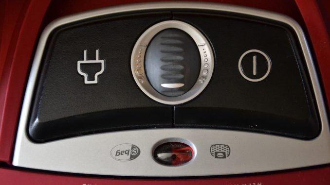 LG HOM-BOT Turbo+ - Un robot que limpia y vigila tu hogar