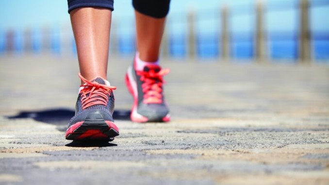 Diez mil pasos diarios, la diferencia entre sedentarismo y salud