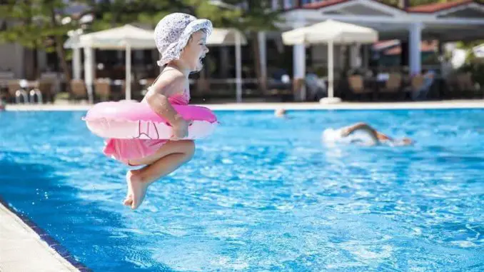 12 consejos de seguridad infantil en la piscina