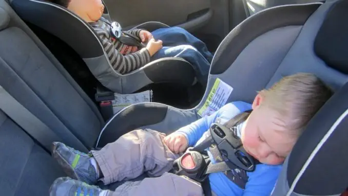 El 80% de los niños va en el auto de forma insegura