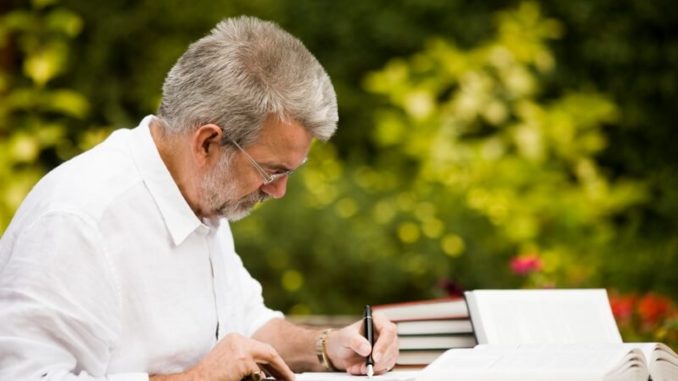 Traducir un texto por día previene el Alzheimer