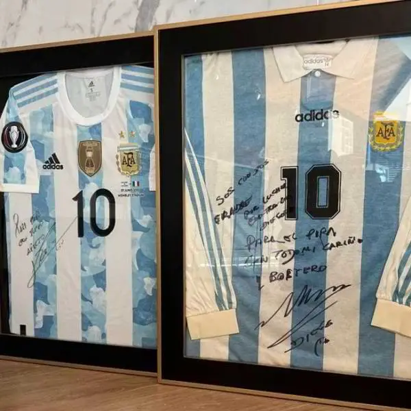 Camisetas Argentinas firmadas por Diego Maradona y Lionel Messi